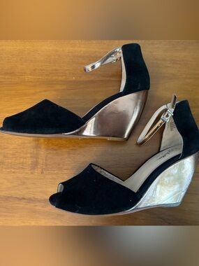 Seychelles Black Suede and Metallic Wedge Sandals - Women 8.5
